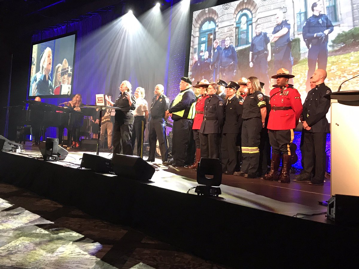 MikeSavageHFX's tweet photo. Thanks @StarrMHFNS and team @MentalHealthNS for another amazing #DSOM2020 with awesome talent onstage to raise funds and awareness. It is a pleasure to be part of this great evening. #1in5. https://t.co/aXKVzUtepF