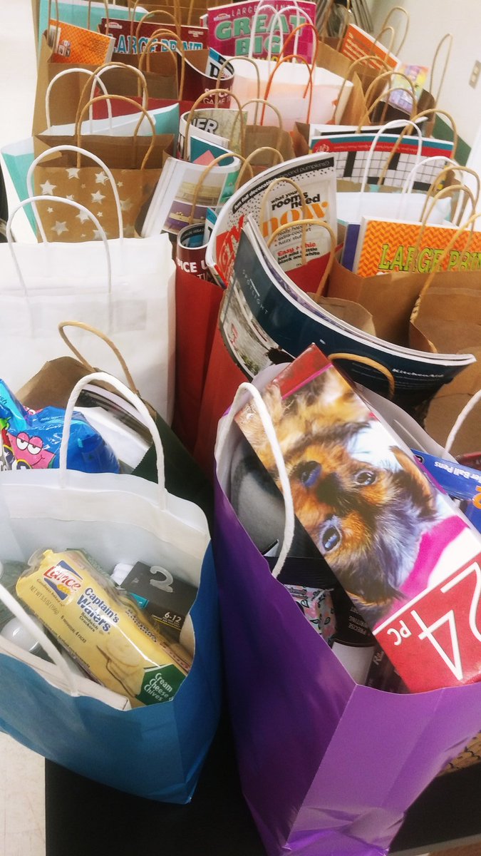 HornetBuzzMPMS's tweet photo. National Junior Honor Society members gathered after school today to create cancer care bags for individuals during chemo treatment.
#MPMS2020 #NJHS #BuildingChampions #CureCancer #CommunityService https://t.co/8hIMJAnCqW