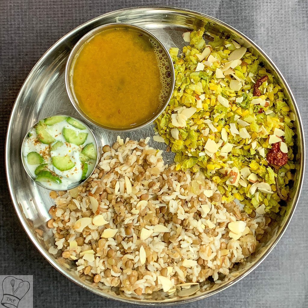 🍽Whole brown lentil rice traditionallymodernfood.com/index.php/2015…
🍽Cabbage + Brussel sprouts curry 
traditionallymodernfood.com/index.php/2015…

🍽Poondu arachuvitta rasam
traditionallymodernfood.com/index.php/2015… 
🍽Cucumber Raita
#tmfhealthyeating #raita #lentilrice #healthyeating #protien #carbs #poriyal #curry #indianlunch