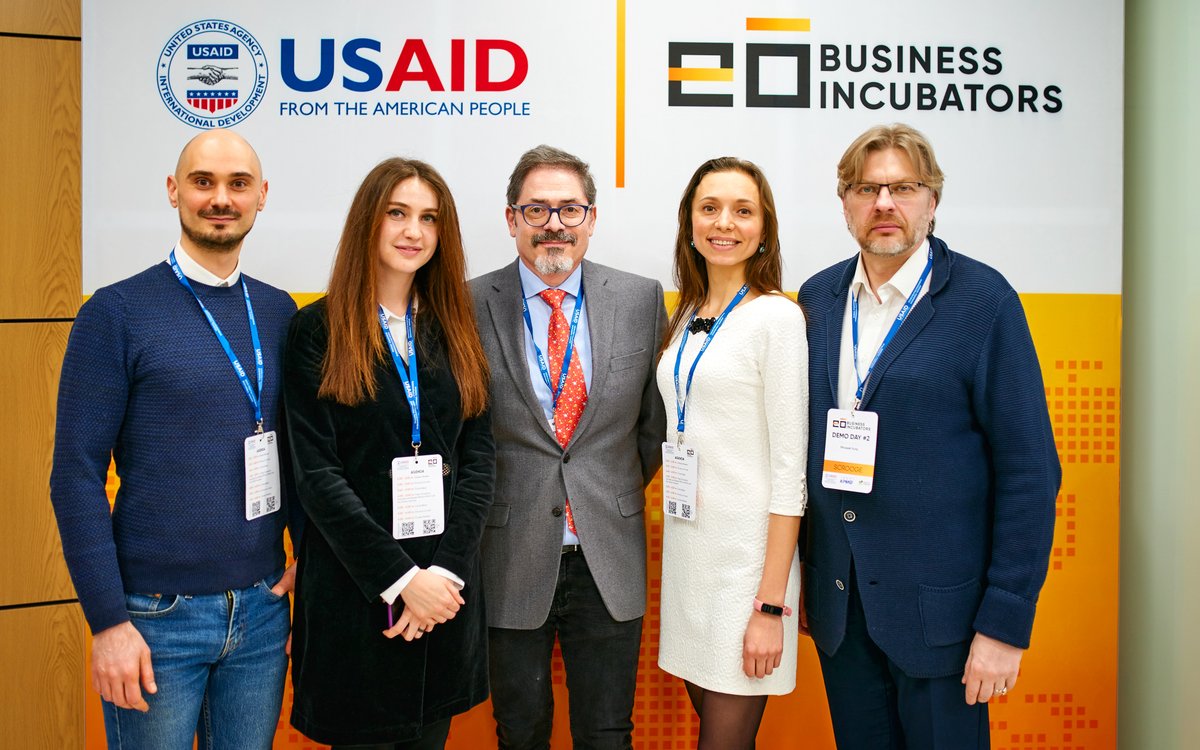 usaid_cep's tweet photo. 11 #startups graduated @usaid_cep
eo #BusinessIncubationProgram & pitched their #businesses to #investors #UVentures
#GenesisInvestments #EFIGroup @HorizonCapital
@ChiqChaq_Ukr @Costless8 @Djooky
#eyepass #Impactoria #LeaveTheMeeting #Mindself5 #Scrooge SEMCS #Uagri #Welight https://t.co/NM2V6Flsi6