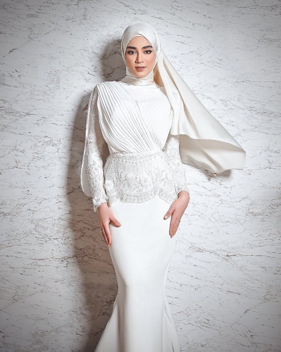 UyainaArshad's tweet photo. At the age of 28, I now have a different perspective on life. My priorities have shifted and I see things quite differently now.

I used to believe that settling down early equates to success. And girls who have reached 25 y/o  but aren’t married  are considered “tak laku.” https://t.co/0fjgkVxEjX