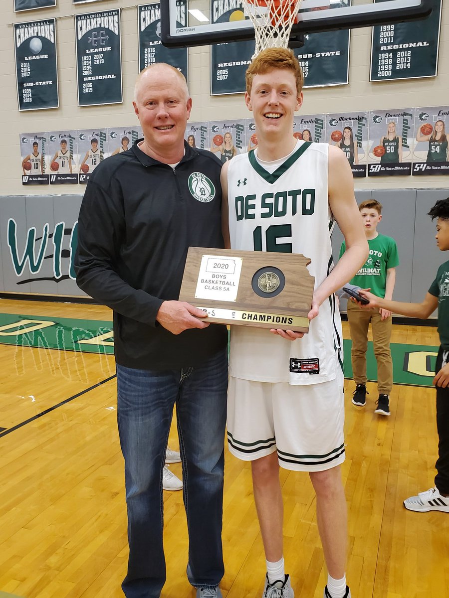 bbqbrianb's tweet photo. This boy @nate_barnhart had huge night 30 points 16 rebounds for a trip to state, with his grandfather looking down from above. #prouddad https://t.co/WzjRHW5xGw