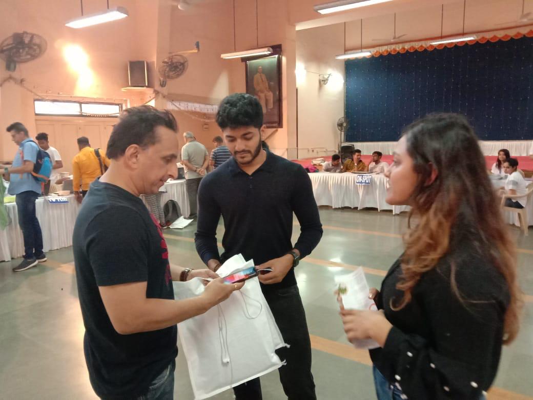 Mahalak22287116's tweet photo. @C4Ltd doctors Dr. Drashty &amp; Dr. Vishwa were at the very famous Bib Expo for Canathon’2020, an initiative for cancer awareness. They communicated &amp; explained the concept of BCA &amp; it’s screening process and how they can be a mentally &amp; physically be ready for a marathon https://t.co/luTYb3TCFs