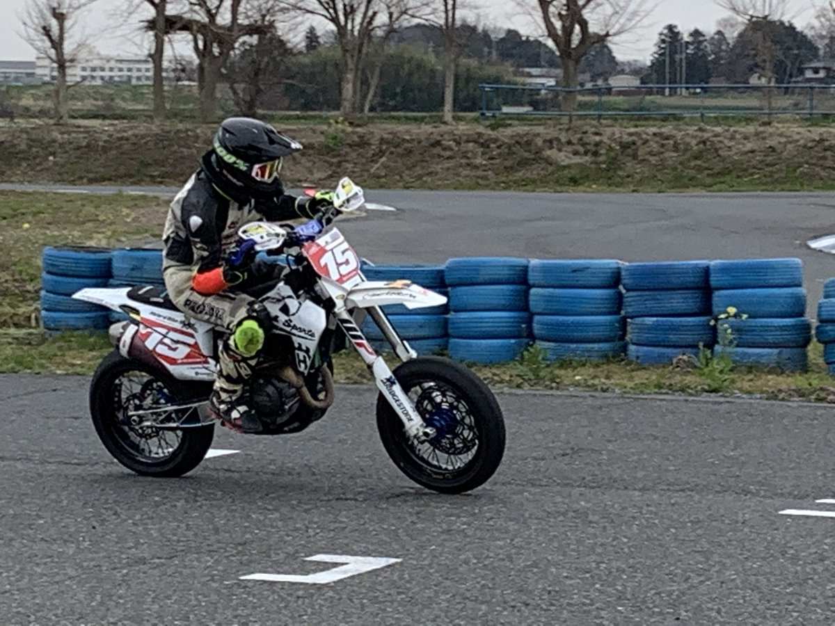 MotozenJapan's tweet photo. 本日3月7日、テルル桶川スポーツランドにおいてTekmo テクモ スーパーモトスイングアームを装着した車両への試乗イベント開催中です😁👍
試乗会の告知記事はこちら☟
https://t.co/ishgRUU6mX
以前のスイングアームのご紹介記事はこちら
https://t.co/ejesigI6yz https://t.co/yjVWmcc3Nf