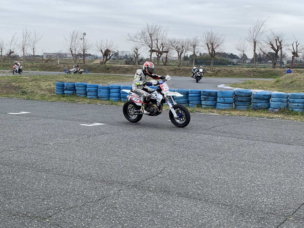 MotozenJapan's tweet photo. 本日3月7日、テルル桶川スポーツランドにおいてTekmo テクモ スーパーモトスイングアームを装着した車両への試乗イベント開催中です😁👍
試乗会の告知記事はこちら☟
https://t.co/ishgRUU6mX
以前のスイングアームのご紹介記事はこちら
https://t.co/ejesigI6yz https://t.co/yjVWmcc3Nf