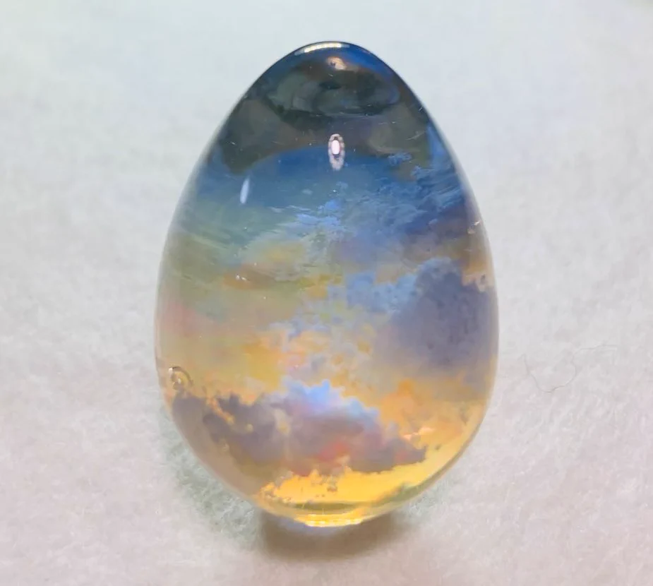 『この中に閉じ込められたい』レジンで作成した空の卵が綺麗すぎて話題に