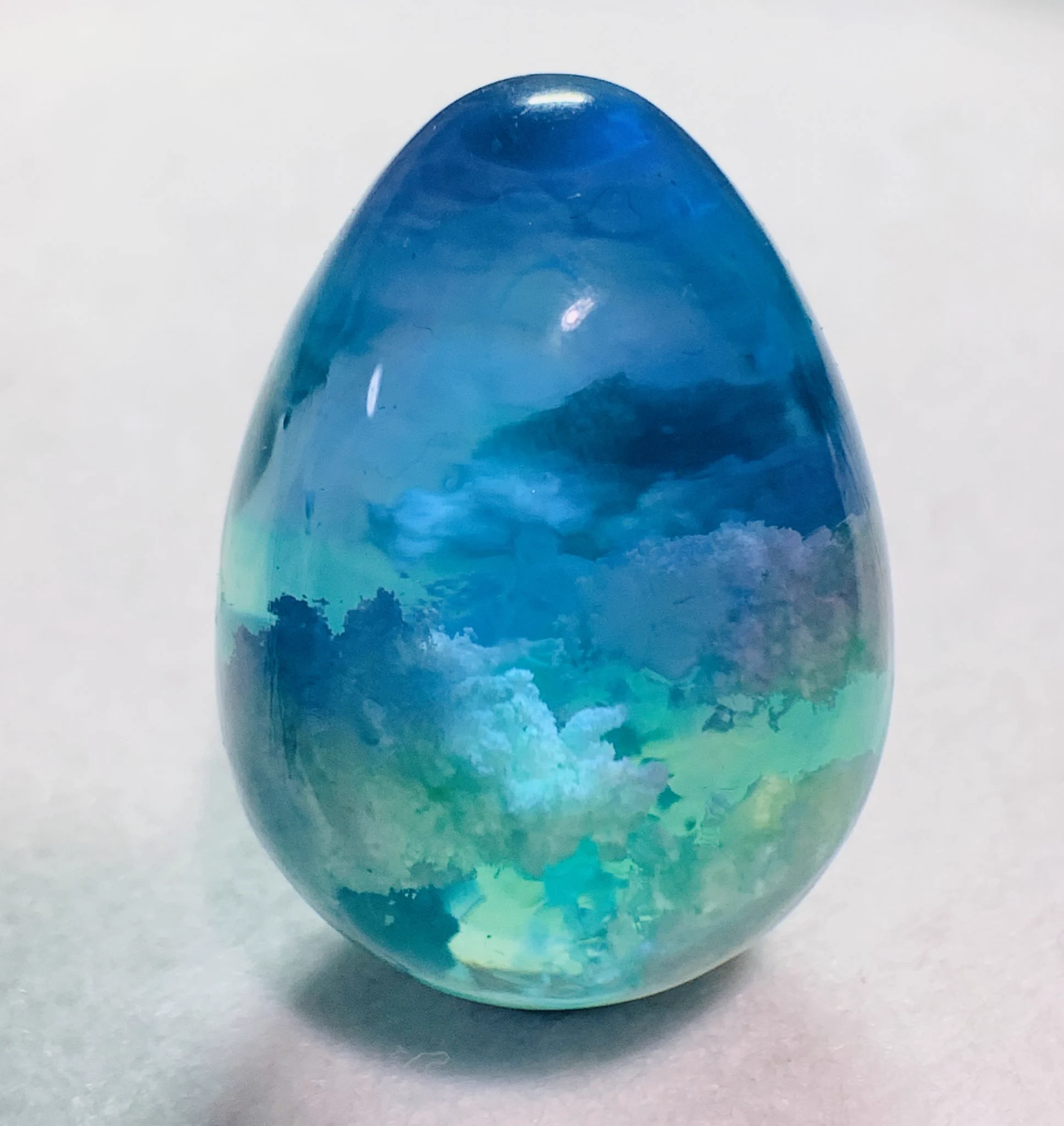 『この中に閉じ込められたい』レジンで作成した空の卵が綺麗すぎて話題に