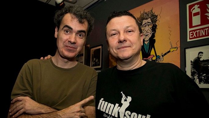 ARamos_Dj's tweet photo. Las defensas altas estos días 😷son importantes. 
Una buena forma es tener un estado de ánimo 🔝. 
En @honkytonk_bar tendrás la mejor música que en otros sitios no hay , con los comandantes de #DSdjs
Vente !
⬆️ #PinchadiscosAnónimos 🎧🔝 23:30 a 6:00 h
⬇️#ARdj 🎧👓 02:30 a 6:00 h https://t.co/vtP2PzLIEY