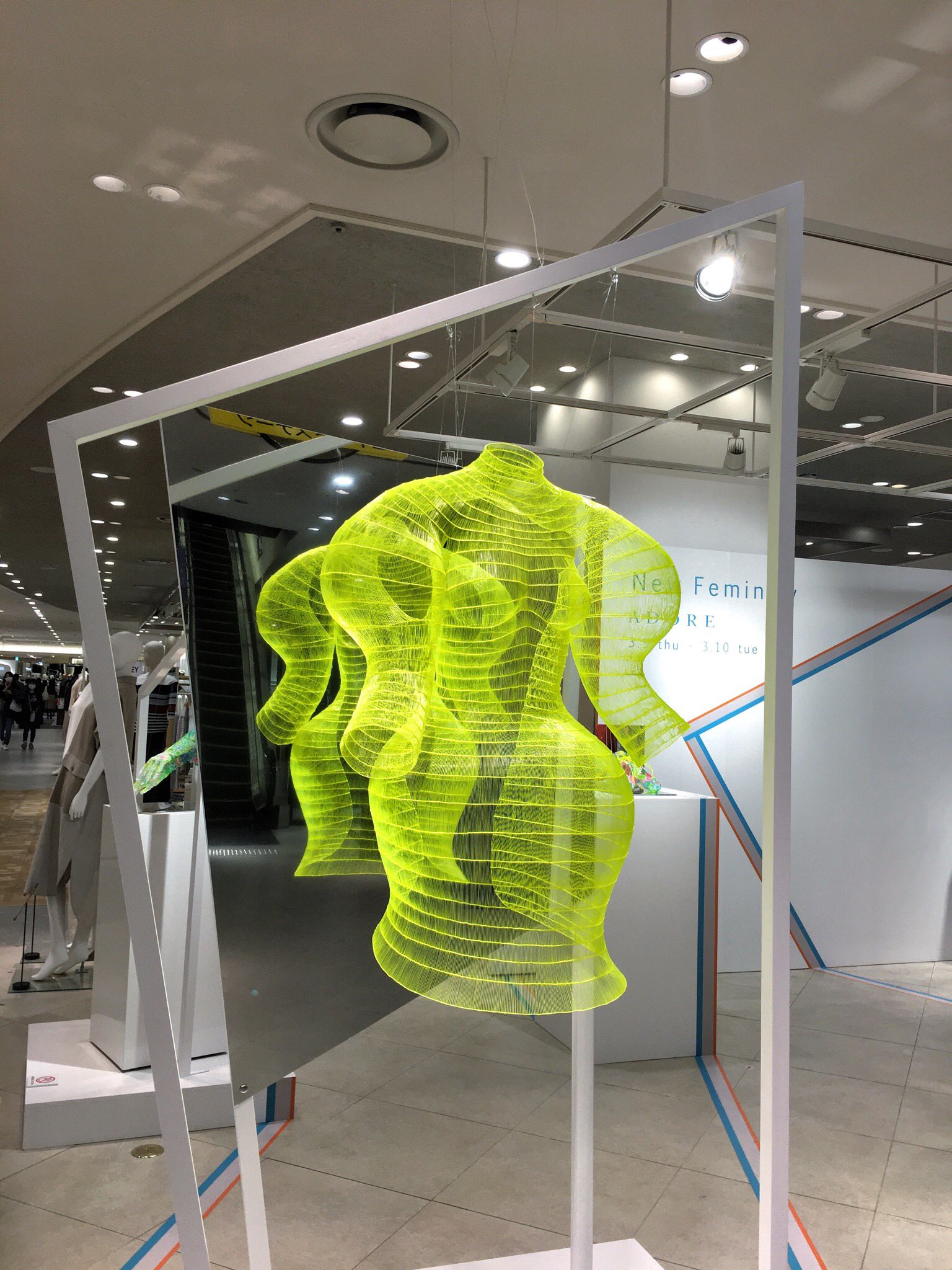Fusbow 阪急うめだ本店の6階で津野青嵐の作品が展示されておりました 3dペンで作った作品だそうな T Co Dltpha6hxk Twitter