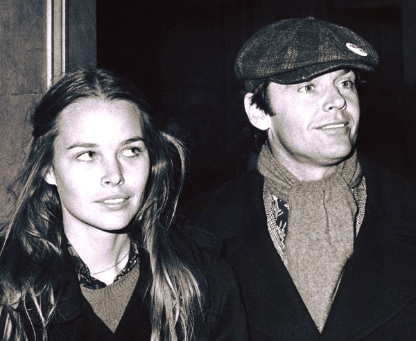 henry_officiel's tweet photo. POST : G❀❀d humor is glamor Full Beauty •ヾ( ͡ ╹◡╹)
Mr Jack Nicholson with Michelle Phillips from The Mamas And The Papas,1970’s; Tag @tuvoiscom👀ღ💋
– en pleine forme. #EasyForME #YouSeeHOW https://t.co/7sPuJP2ZRa https://t.co/ccwwJ9LLlU