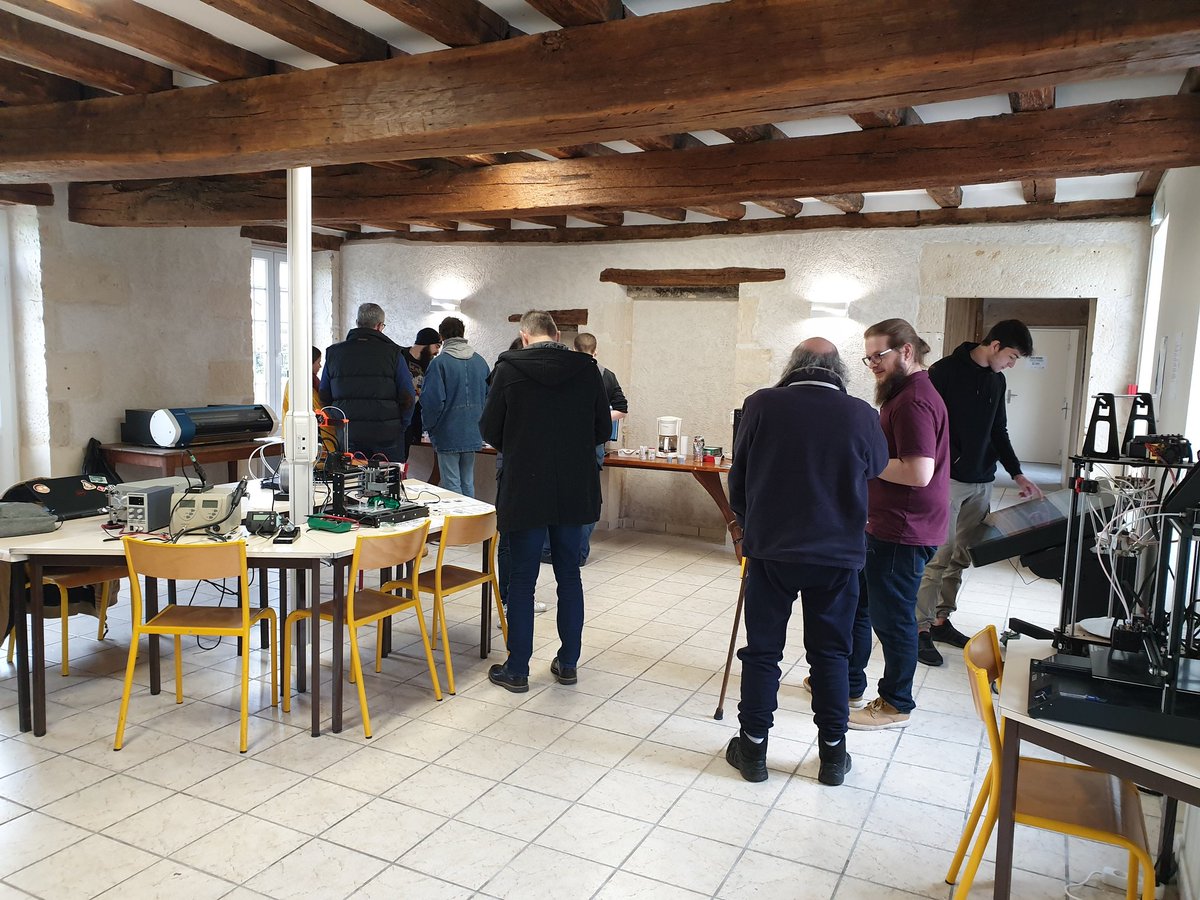 NNivernais's tweet photo. [#FabLab] ➡️  Depuis 10h et jusqu'à 19h aujourd'hui, #PortesOuvertes de notre #FablabDuMarault sur le site de l'#agropôle du Marault à Magny-Cours ! 
🚀 Venez découvrir nos machines, rencontrer les bénévoles de l'asso et bénéficier de leurs conseils !
#NFab #DiY 🤖 https://t.co/wx48C4vtNp