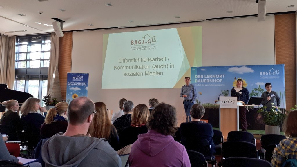 LHVOstfriesland's tweet photo. Bundestagung der @baglob_ev in Stapelfeld mit einem intensiven Austausch über den #Lernort #Bauernhof. Themen sind unter anderem Kommunikation, Dialog oder Networking.
#Brückenbauen #miteinanderreden https://t.co/b05ZJx4L5T
