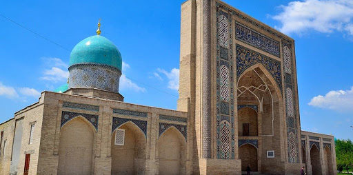 "Kök Gumbaz" madrasa complex, commissioned by the Timurid ruler Sulan Abdul-Latif. Mid-fifteenth century. Istaravshon, modern Tajikistan.