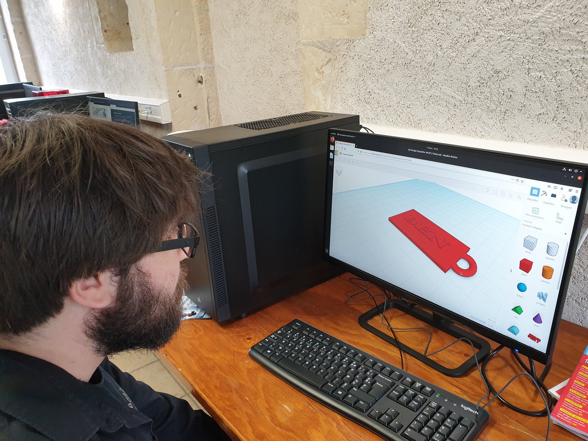 NNivernais's tweet photo. [#FabLab] ➡️  Depuis 10h et jusqu'à 19h aujourd'hui, #PortesOuvertes de notre #FablabDuMarault sur le site de l'#agropôle du Marault à Magny-Cours ! 
🚀 Venez découvrir nos machines, rencontrer les bénévoles de l'asso et bénéficier de leurs conseils !
#NFab #DiY 🤖 https://t.co/wx48C4vtNp