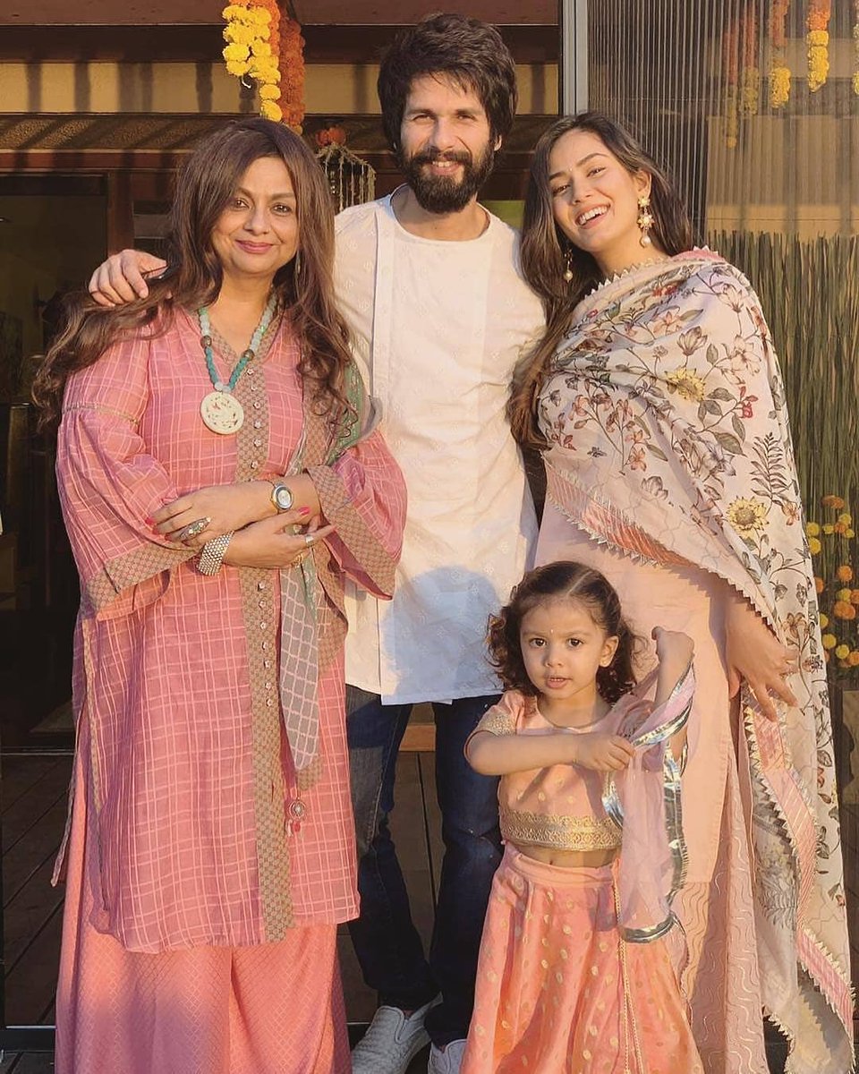 Shahid with Mom, Wife & Daughter 😍
.
.
#shahidkapoor #shahidkapoorfans #shahidkapoorfc #shahidkapoorslays #family #shahidkapoorfanclub #bollywood #bollywoodstar #bollywoodactor #fillamwala
