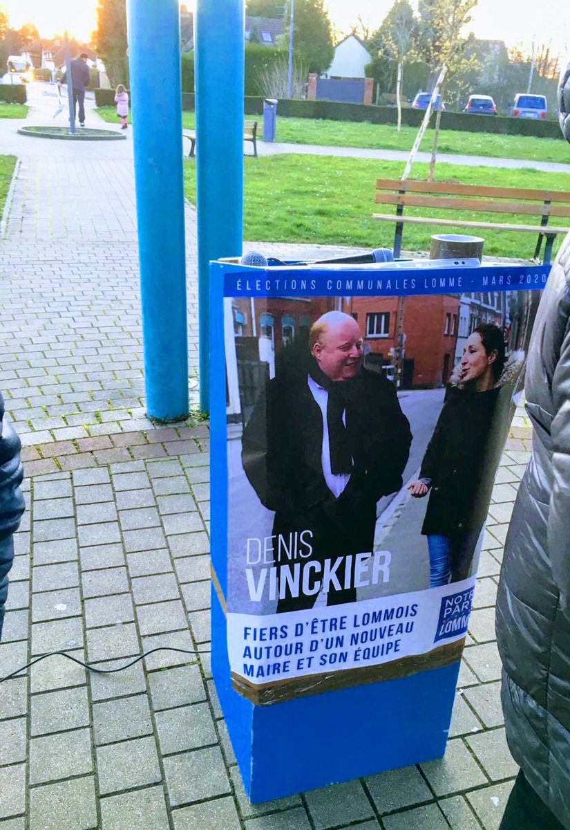 DenisVinckier's tweet photo. Avec @DAUBRESSE_MP hier soir à Lomme La Délivrance. Moi pour redire devant 50 personnes réunies sous le kiosque notre fierté d’être Lommois et lui sa volonté de nous redonner demain beaucoup plus d’autonomie. Nous avons parlé de tous les sujets concrets avec l’humanisme à cœur ! https://t.co/qX9GW8GtX6