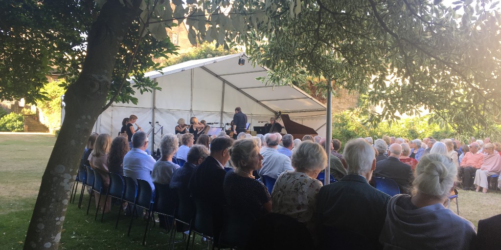 Oxpip's tweet image. Join us for a wonderful evening with the New Chamber Opera in the Warden's Garden, New College, Oxford to raise money for OXPIP. Enjoy your picnic with friends in this beautiful setting 🎻🎵☀️
Book now: tinyurl.com/w6eaetl #SummerOpera