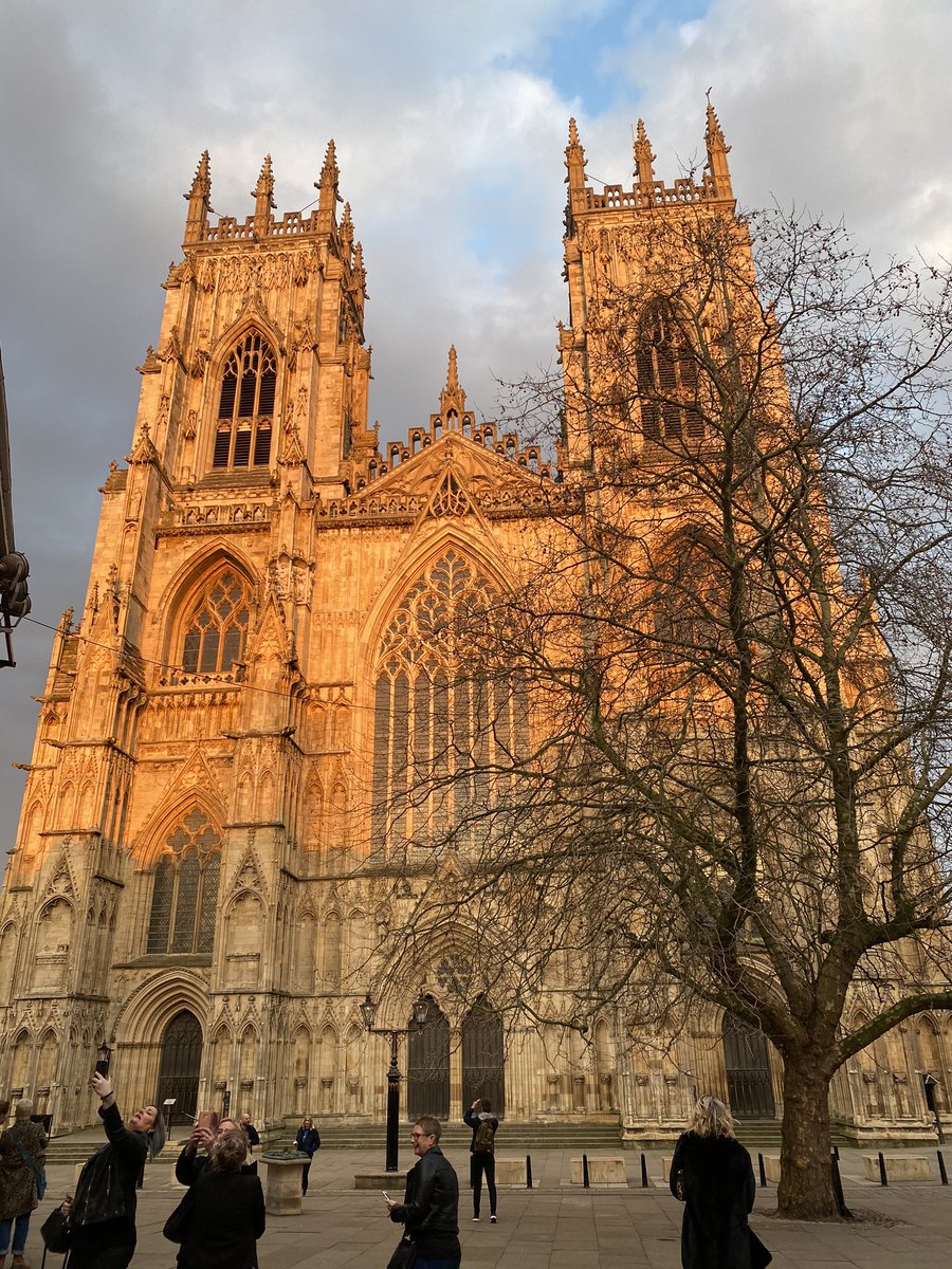 Sontronics's tweet photo. York Minster by evening light. Lovely day had by all! #york #yorkshire #wheninyorkshire #yorkminster https://t.co/KHddeB9xx3