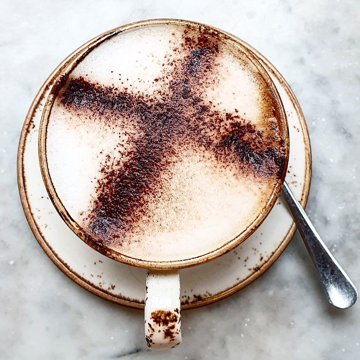 sarahjanesewell's tweet photo. Starting the weekend properly with @RowanRee at @almacafelondon #Barnes #coconutcappuccino #chorizohash https://t.co/LdPvXkkk51