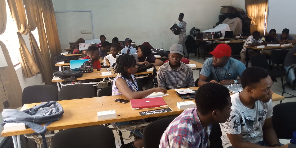 gdgoc_futminna's tweet photo. Brainstorming session  #DSCFutminna  #DeveloperStudentClubs #DeveloperStudentClub #DSCSSA @auwalms @EricaKHanson @aniediudo @Kolokodess https://t.co/NftttLo3at