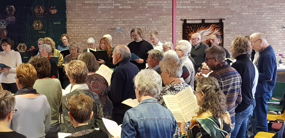 Vandaag wordt de Matthäus-Passion weer ingestudeerd door ruim 75 Huizers in de Goede Herderkerk. De uitvoering vindt plaats op woensdagavond 8 april in de Oude Kerk Huizen. Van harte welkom!
Meer info en kaartverkoop op matthauspassionhuizen.nl