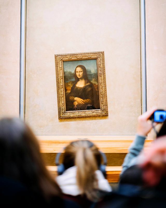 DrunkenMelFan's tweet photo. In Parijs bij het Louvre zijn ze inmiddels ook fan van scheef.
.
#scheef #schuin #drunkenmel #likeur #somethingelse #wodka #vodka #schevefles #afterdinnerdrink #natafelen #monalisa #art #artist #painting #france https://t.co/9a0nmX37t2 https://t.co/WYIMQgWxep