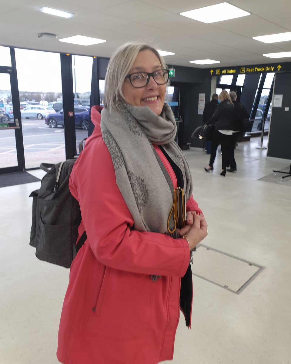 richgage71's tweet photo. Dropping the wife off at the airport. Shes going to Canada again with work for the week. @CAPinCanada @elliegage https://t.co/mrTiEQJE73