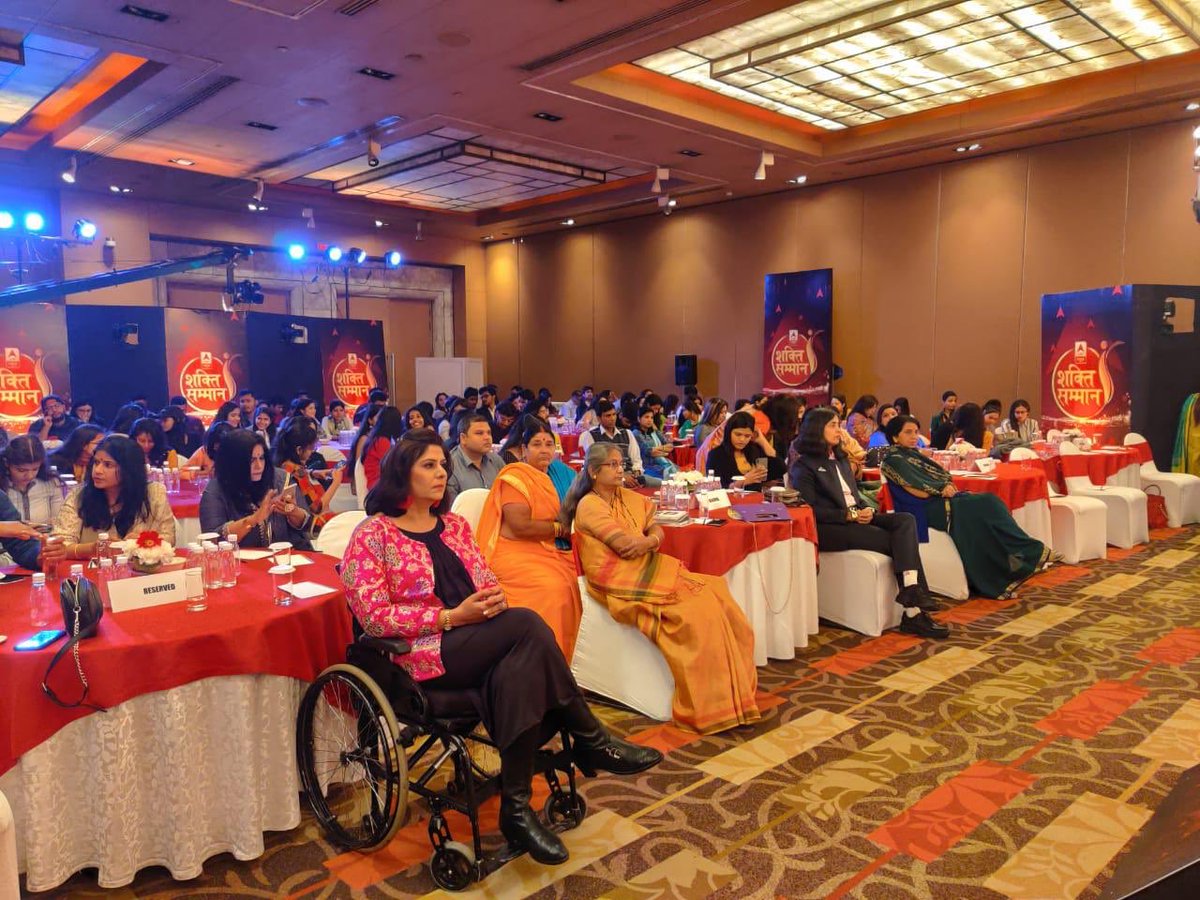 DeepaAthlete's tweet photo. It was an absolute honour to be felicitated by Smt. @smritiirani ji at the @ABPNews #ShaktiSammanAwards, today. Thank you for giving me a platform to encourage women to give back to the society and become an integral part of national growth! #IWD2020 #EachForEqual https://t.co/B4eh6K5YMF