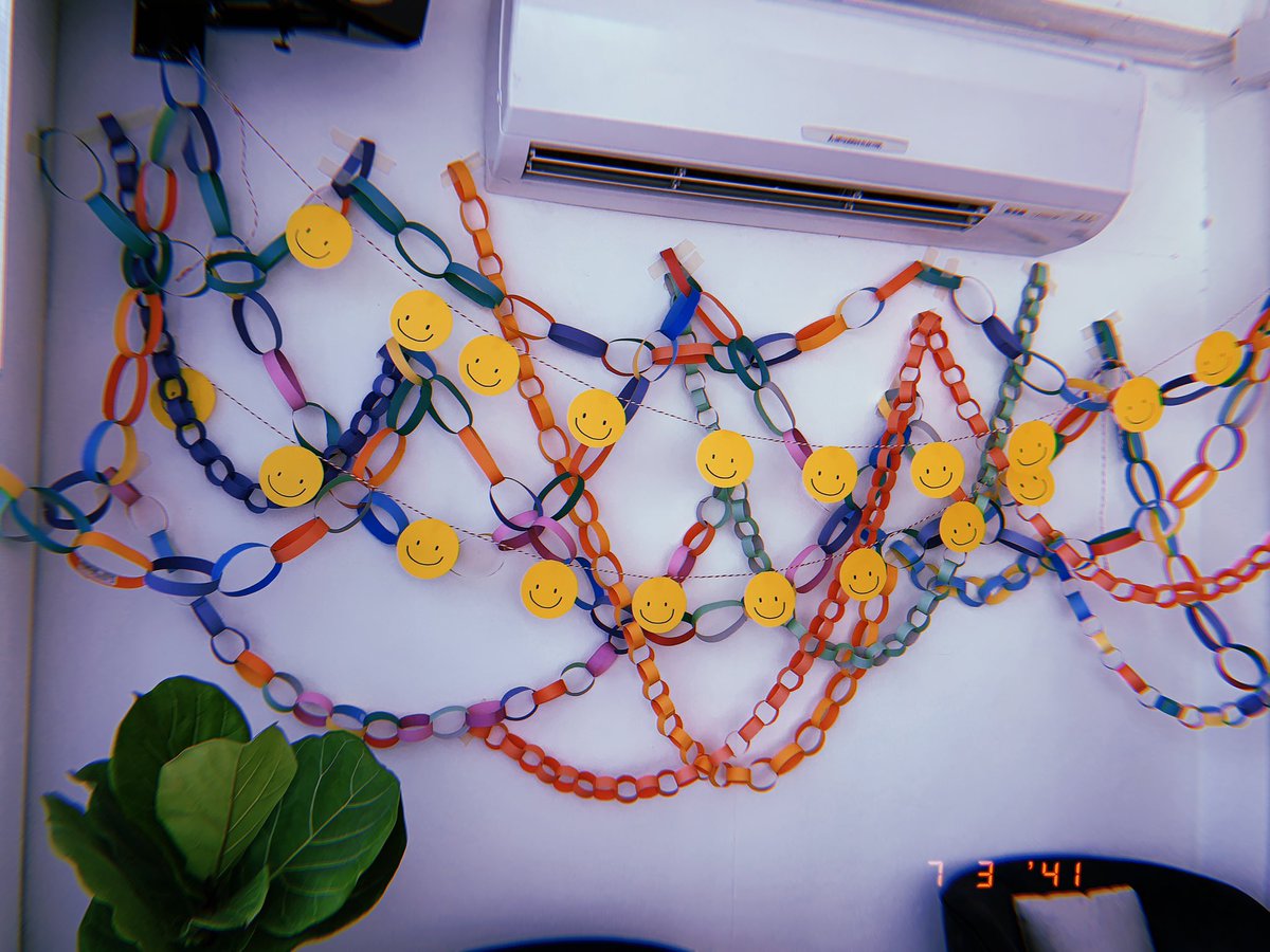 MM_mintmint's tweet photo. มาร้อยสร้อยกันเถอะ ... 😀☁️⭐️🌈🎡🎠📿 DIY at Never Normal ... 

มีพรุ่งนี้อีกวันนึงเผื่อใครสนใจลองสอบถามที่ NVNM ได้น้า 

#NeverNormalBKK
#NerverNormalDIY #NerverNormalDIY2 https://t.co/9O8cy1IFND