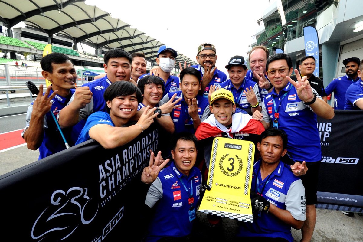 mrtracer85's tweet photo. 🏁#ARRCInfo: สรุปผลการแข่ง #ARRC2020 Round 1 ณ สนามเซปัง
ของทีมยามาฮ่าไทยด้วยรถ YZF-R1M เปิดเรซแรกด้วยการครองโพเดี้ยมคู่ไปเลย!✊🏻🎉

• รุ่น 1000 cc 

🥈#24 แสตมป์ อภิวัฒน์ วงศ์ธนานนท์
🥉#500 ตี อนุภาพ ซามูล

#YamahaThailandRacingTeam https://t.co/cPThHqPKGD