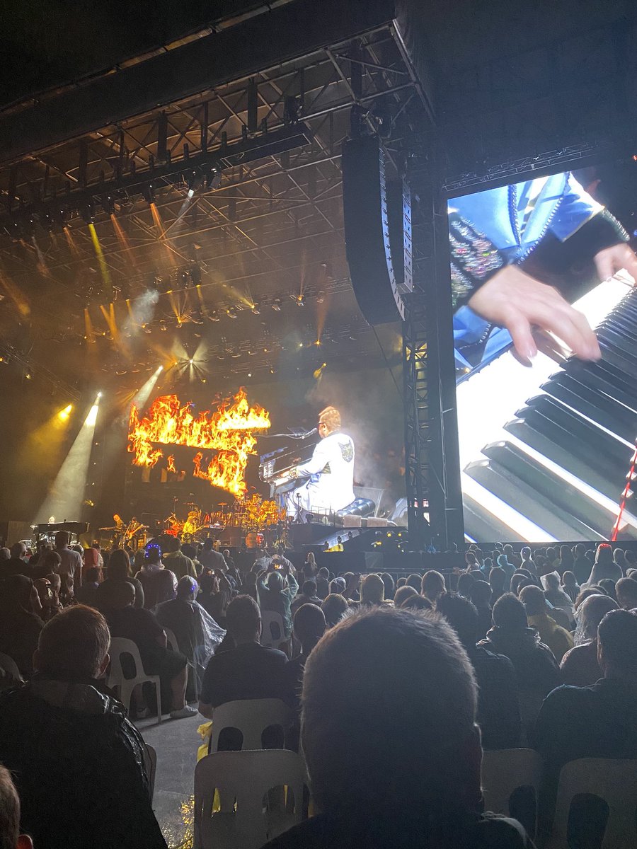 aus_hakataM's tweet photo. #EltonFarewellTour #EltonJohn #Sydney #2020March https://t.co/ILmYD12mnD