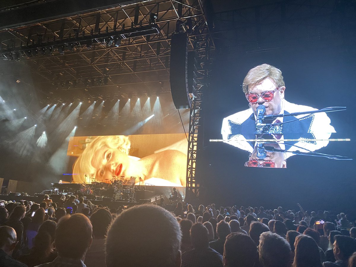 aus_hakataM's tweet photo. #EltonFarewellTour #EltonJohn #Sydney #2020March https://t.co/ILmYD12mnD
