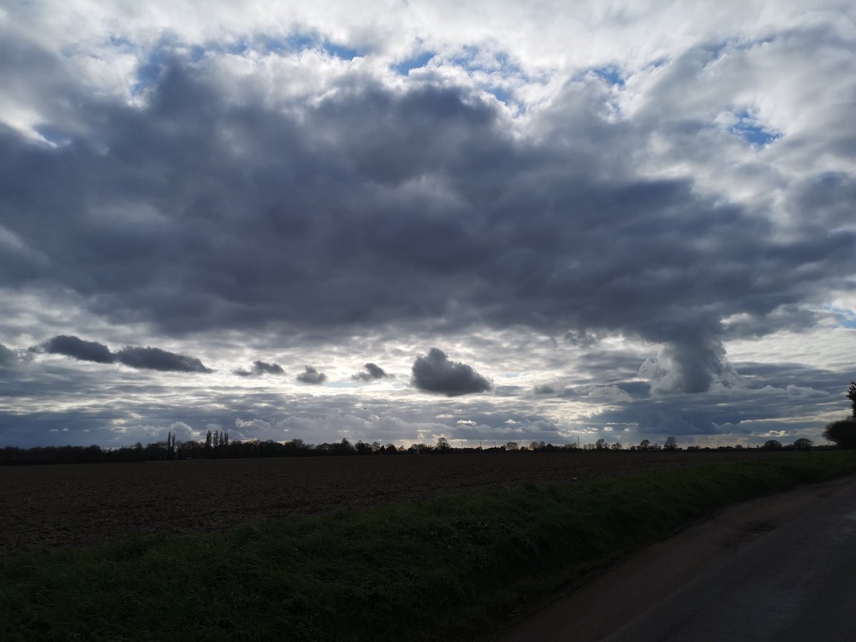 Zipperslf's tweet photo. 15m more of the #BoudiccaWay completed yesterday with lunch at #TheOldRam along the way between Diss &amp; Long Stratton. Just Morningthorpe to Shoreham stretch left to do. https://t.co/9u0CT8GwmM