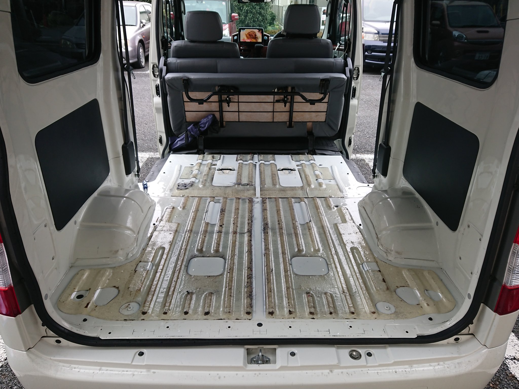 Masa G 目指せ車中泊 今日は荷室の板張り タウンエースバン 海クルマ サーフボードキャリア 車中泊 荷室フロア T Co Namlqksjss Twitter