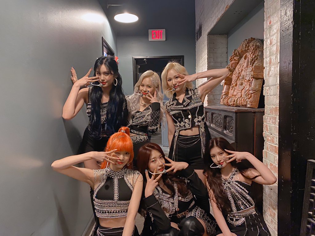 EVERGLOW_TH's tweet photo. [📷] Official Twitter Update 200307

[📸EVERGLOW]

20.03.06

EVERLASTING TOUR IN USA-DALLAS

#DUN_DUN 💕 @EVERGLOW_twt

#EVERGLOW #에버글로우 
#이유 #시현 #미아 #온다 #아샤 #이런
#EVERLASTING_TOUR #DALLAS https://t.co/r0tZr6YZud