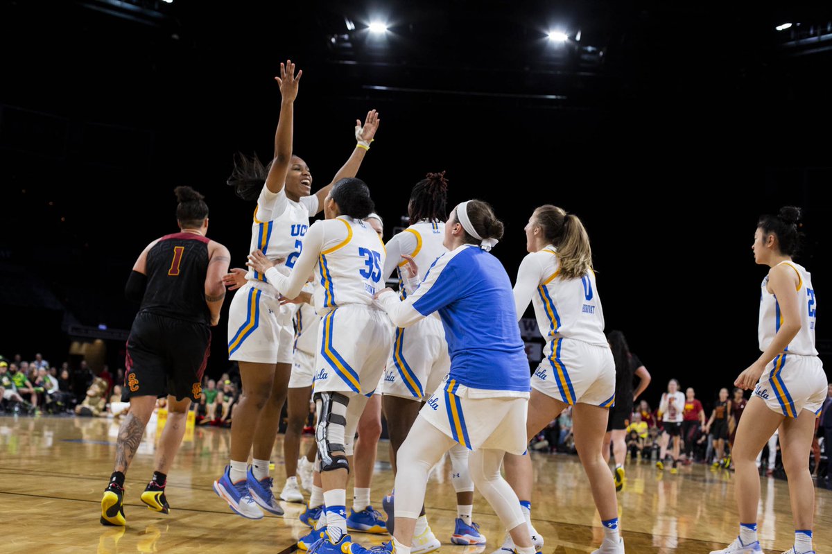 UCLAWBB's tweet photo. โIf you want to go fast, go alone. If you want to go far, go ๐ง๐ข๐๐๐ง๐๐๐ฅ.โโ
โ
#MakeMarchMagical | #GoBruins https://t.co/FMS8yilHHw