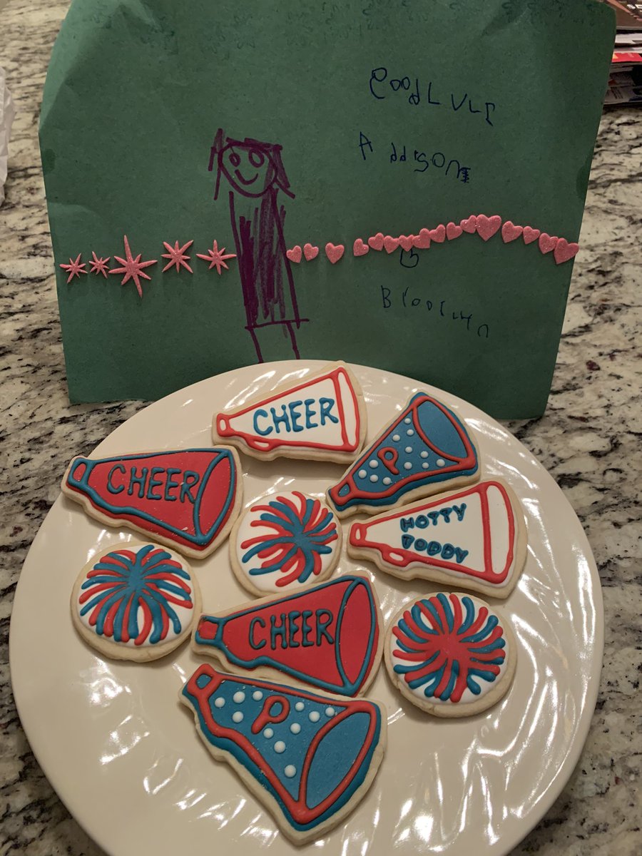 rosengren_laura's tweet photo. My friends are AWESOME!! They made and sent cookies overnight to Addison for cheer try-outs!!! #lmscheer https://t.co/PrHusvsLar