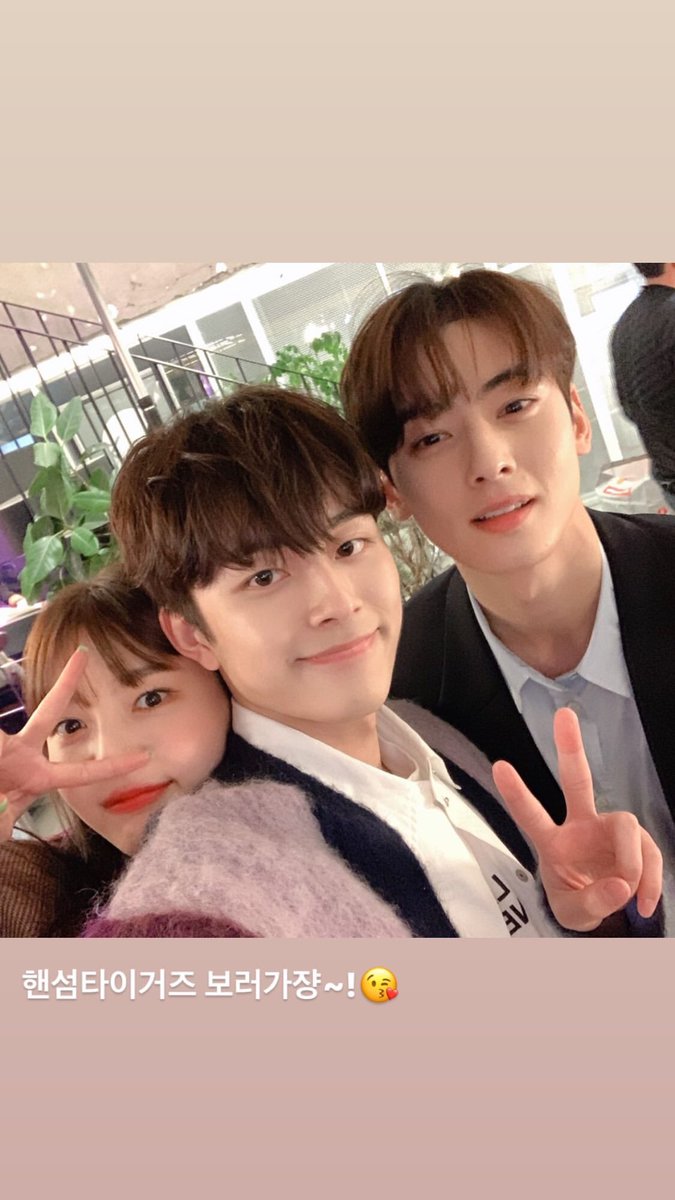 KpopUpdatesSshi's tweet photo. [IG STORY]

200306

#JOY with Yoo Seonho and Astro Cha Eunwoo

#REDVELVET @RVsmtown https://t.co/YtSYi0utkU