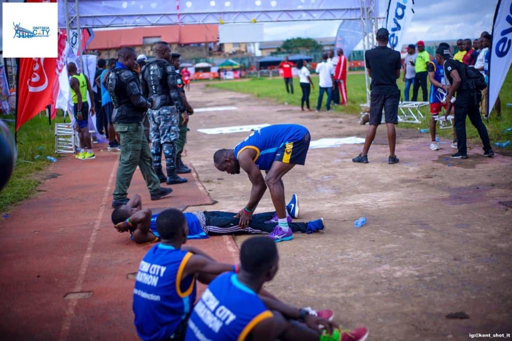 onitshacitym's tweet photo. “The race always hurts. Expect it to hurt. You don’t train so it doesn’t hurt. You train so you can tolerate it.” 

Injuries, stumbles, set backs; they happen to everyone.

Keep moving.

#OnitshaCityMarathon #RunOnitsha2020 https://t.co/Xkqb8mPPf1