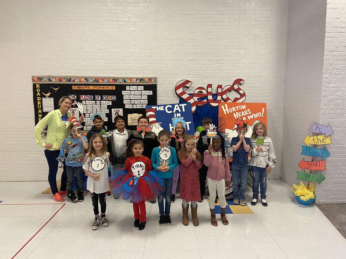 HNASweeney's tweet photo. #DrSeussWeek 
@classycargal 
@LoriApple4 
@haynes_nwa https://t.co/TWwUY89Bbn