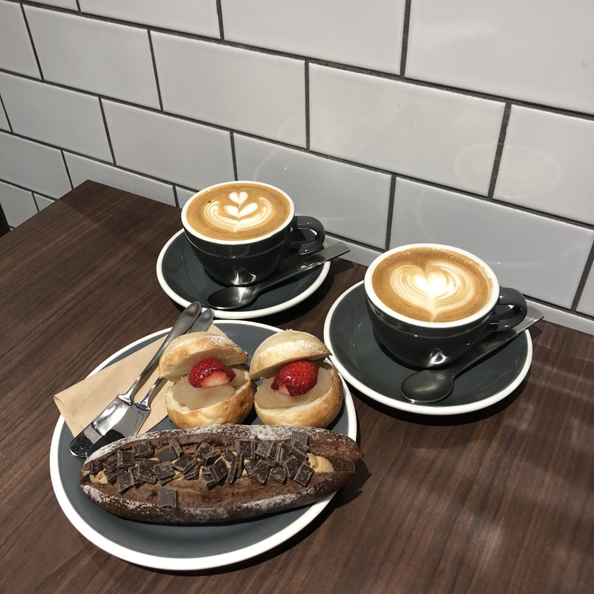 riry_runrun345's tweet photo. ニュージーランド病の3人でAuck's coffeeに来ました☕
#Auck's coffee https://t.co/u4kLxVX7f0