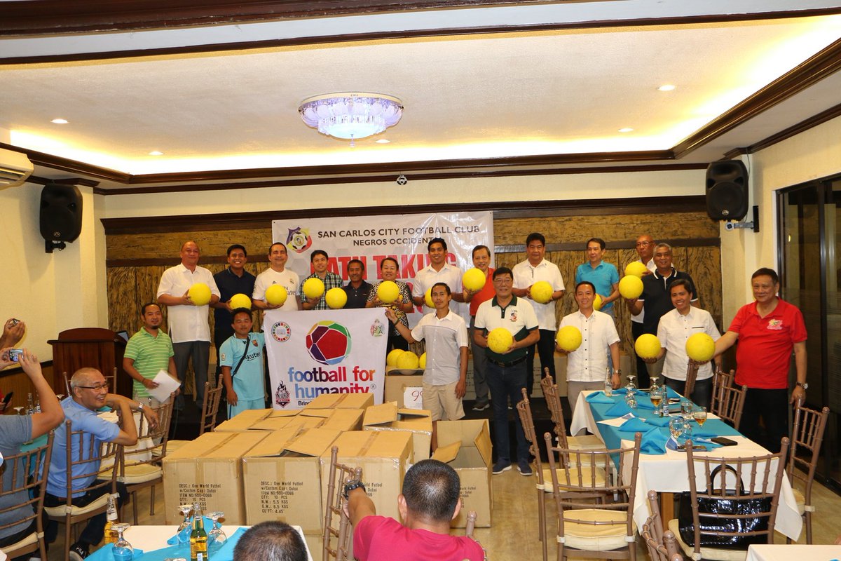 TheOfficialFFH's tweet photo. Delighted to be part of the San Carlos FC oath-taking! #FootballforHumanity regional head handed over 500 balls for the development of grassroots football in the "sugar cane district." #Expo2020 #OneWorldPlay #LeoMessi https://t.co/QpGJfWn8Bf