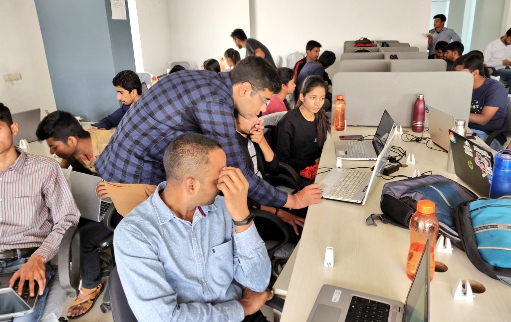 yashrajnayak's tweet image. We&apos;re joined by 50 participants for #React #LearningJam here in #Indore These folks earned their spot by learning the #ES6 fundamentals themselves 🔥

@progateEN @indoretechcom