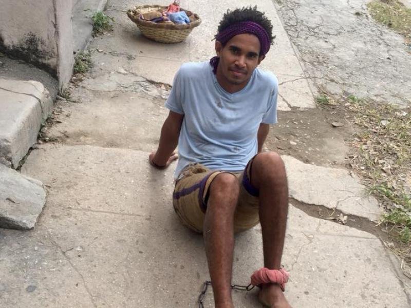 MarioF_Ramirez's tweet photo. Luis Manuel es un cubano que ha sabido rendirle culto a la dignidad plena del hombre, como quería el Maestro. Si lo condenan, será por eso. Si lo convierten en preso político, como a José Martí, es por eso. @LMOAlcantara @DiazCanelB  #FreeLuisManuel #FreeLuisma https://t.co/n8ArEDHfbr