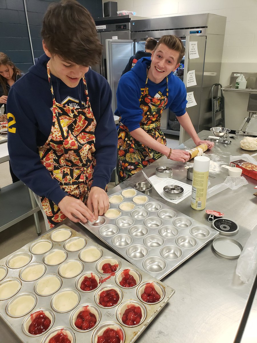 sweetndepiphany's tweet photo. Best culinary team! 2 days, 2,400 appetizers, 600 desserts, and ask by themselves! So grateful to have these girls in my life and all the incredibly talented students who put out one heck of a spread. #proudteacher #kmproud #kmhsculinary #madeinkm https://t.co/Ob9gXcSjbk