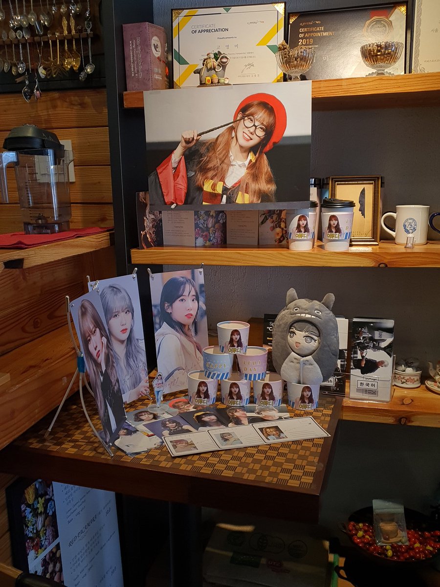 haru_94519's tweet image. 컵홀더 원정 2
제주에서 당일치기로 왔는데 커피맛 좋더라고요
루다 컵홀더도 예뻐서 좋았는데 커피가 고소하고 견과류맛이 나서 더 좋았어요
#고마워_내가수_이루다
#HappyLudaDay