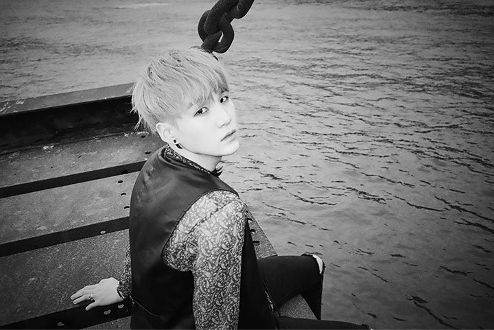 azie13842425's tweet photo. I Bent my steps. I was going to turn away and leave without looking back. But I was approaching the piano before o knew it. I pointed out the wrong note. Jungkook looked up at me.
Yoongi 7 April Year 22
#TheNote1
#KCA #VoteBTS
@BTS_twt https://t.co/mPA6aib8Cr