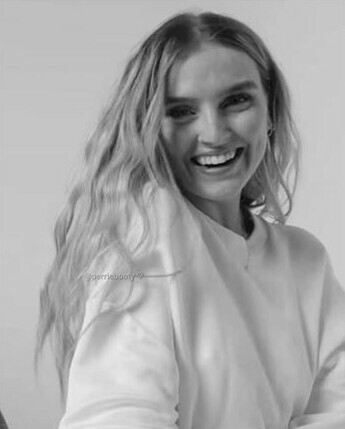 heylittlemix3's tweet photo. Mixers please sing Perrie's part very loudly and make her happy because she was very excited and wanted to perform in Brazil but she won't🙏🙏
WE LOVE YOU PERRIE❤ #GetWellSoonPerrie @LittleMix https://t.co/7wLZlA3sNd