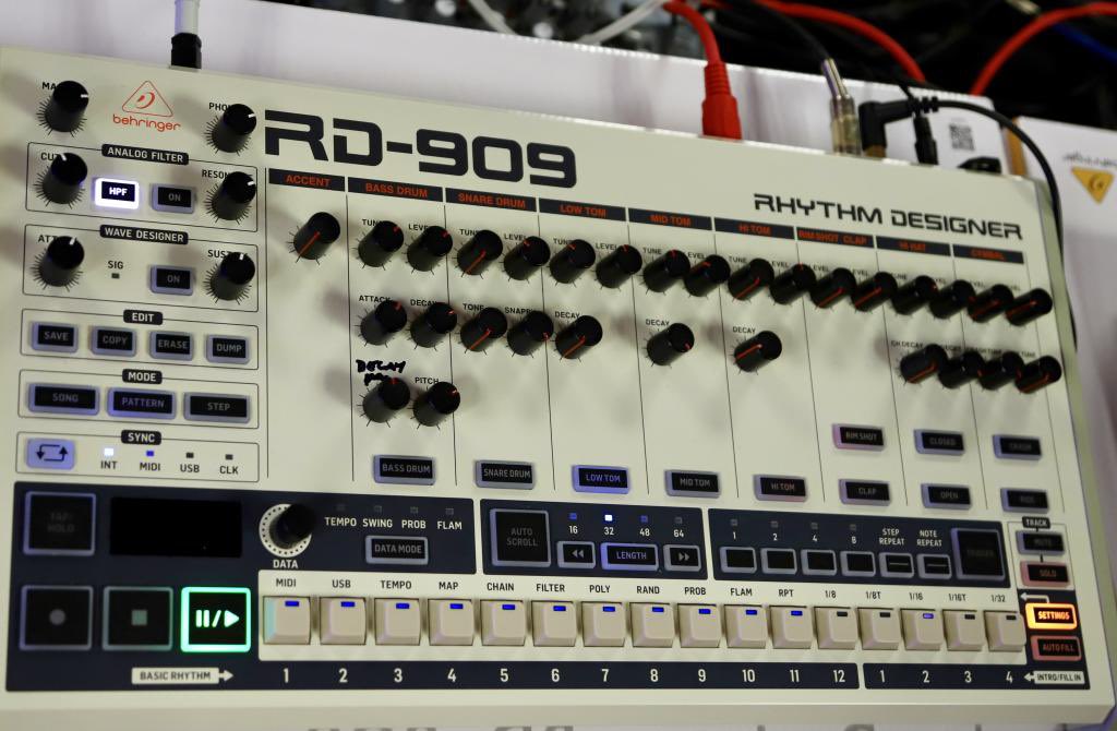 XUA_Music's tweet photo. @Behringer need for my music and live shows to get XUA off the ground! #behringer #sponsorme #rd9 #behringerrd9 #behringersynthwave #behringerwing #behringerrd8 #electronicmusic #edmsucks #synthwave https://t.co/KpvKpmhFx5