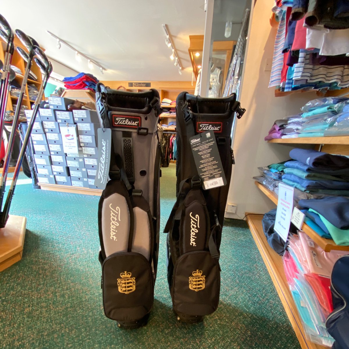 rcpproshop's tweet photo. This weekend see our new range of crested Titleist carry bags now in stock 🎉🏌🏻‍♂️⛳️ 

Call us via 📞 01304 374170 to purchase or reserve these bags 📦 

#linksgolf #theopen #rcpgc #deal #titleist #golfbag #proshop #kent #newstock #golfpro #equipment #logo #crest https://t.co/oCCY6anChr